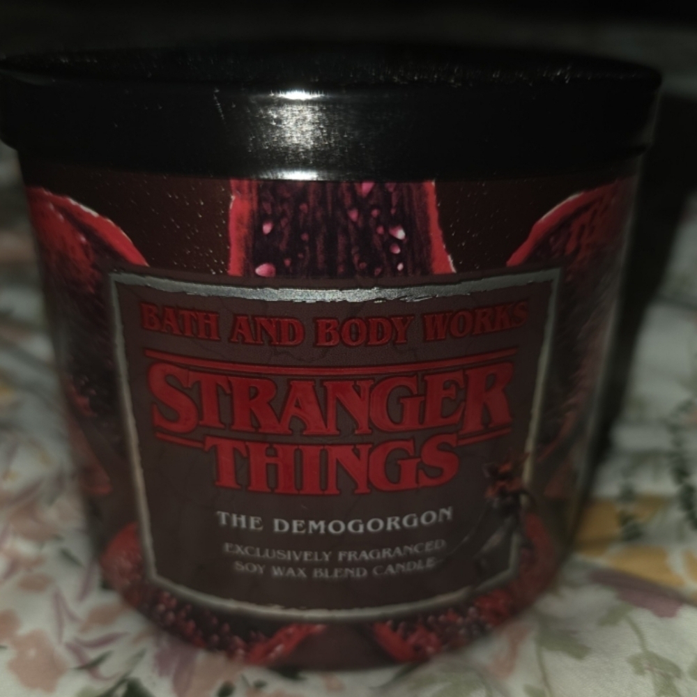 Bath & Body Works Stranger Things Candle - Red